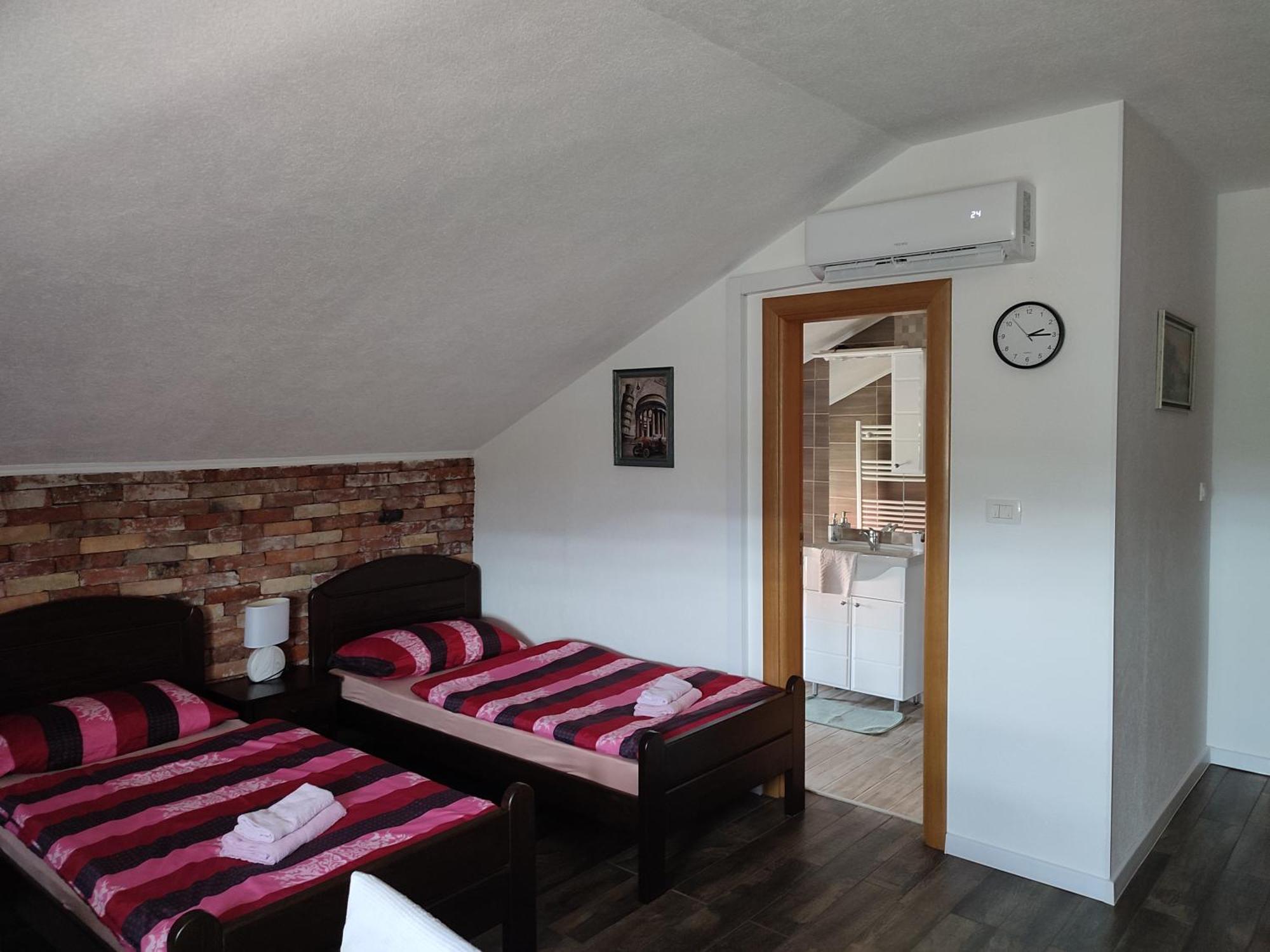 Apartman Toni Грачац Экстерьер фото